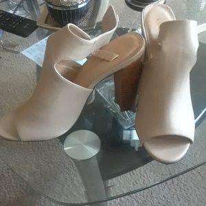 Beige/Cream Heels